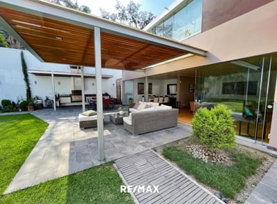 SE VENDE EXCLUSIVA CASA EN LA PLANICIE CON MIRADOR, PISCINA Y AMPLIOS ESPACIOS