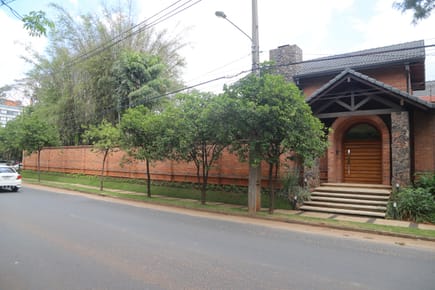 Residencia Premium En Asunción — Elegancia, Amplitud Y Diseño Exclusivo