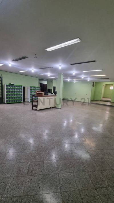 ALQUILO EDIFICIO ENTERO PARA USO COMERCIAL