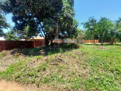  Terreno en esquina ubicado en el barrio Cañada Garay 