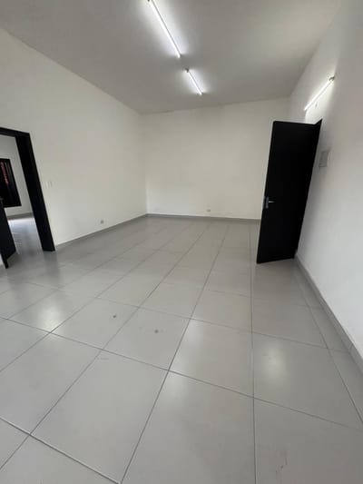 ALQUILO OFICINA ZONA CHOFERES - 290 METROS