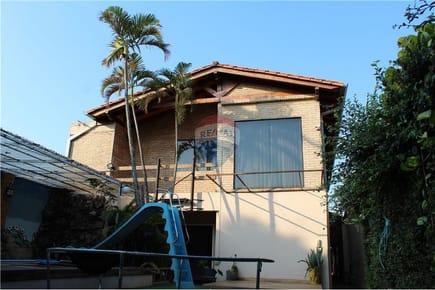 VENDO AMPLIA CASA EN FERNANDO DE LA MORA ZONA SUR