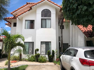 Casa en Condominio Corcega