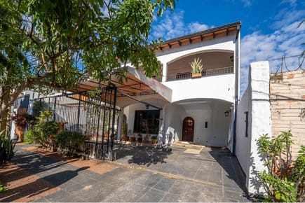 Residencia En Barrio Stma Trinidad. Asunción. 260,000 Usd