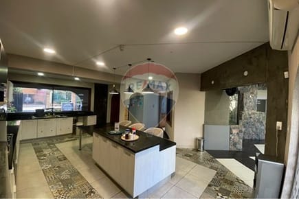 VENDO CASA EN BARRIO MBURUCUYA