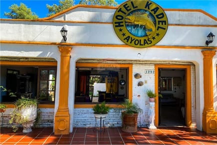 ICONICO HOSTAL EN VENTA EN AYOLAS