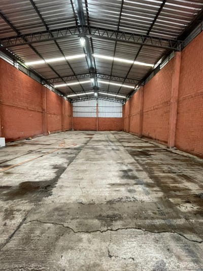 DEPOSITO DE 420m2 - EN ALQUIER Y VENTA - MRA