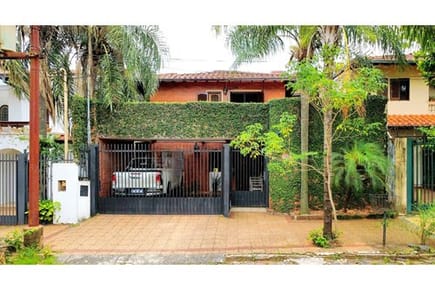 VENDO CASA C/ PISCINA EN BARRIO SAJONIA DE ASUNCIÓN!!