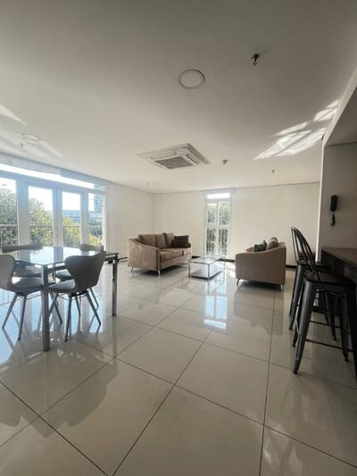 Alquilo departamento de 2 dormitorios a 200 mt del shopping del sol