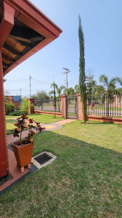 VENDO HERMOSA CASA EN ITAUGUA