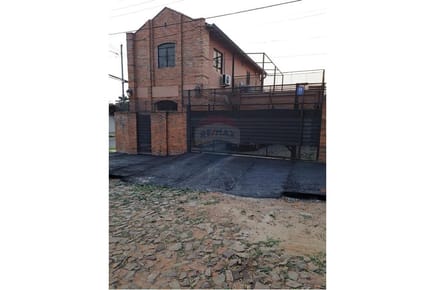DOS DUPLEX JUNTOS EN ESQUINA-LUQUE -JARDÍN DE ORO
