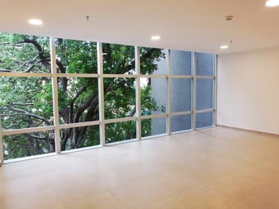 Luminosa Oficina De 69m2 En Imponente Edificio, Ideal Para Invertir
