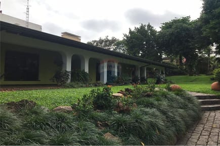 Residencia Exclusiva en Barrio Jara
