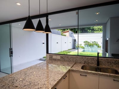 VENDO CASA MODERNA EN LUQUE ZONA AEROPUERTO