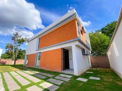 Casa en Esquina en Alquiler – Vive en el Exclusivo Condominio Mirador Los Olivos