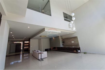 Alquilo hermosa residencia en Mburucuyá
