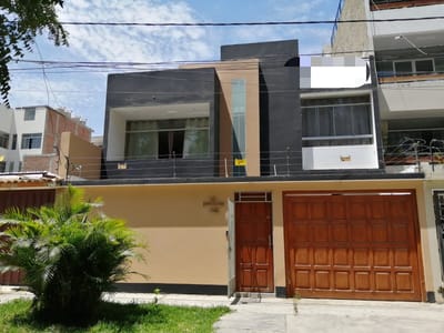 CASA EN VENTA CON PISCINA – URB. MIRAFLORES - CASTILLA - PIURA