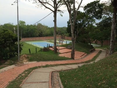 TERRENO EN EL URUBO