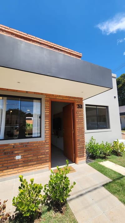 CASA EN VENTA EN BARRIO CERRADO VITALIA - SAN LORENZO 
