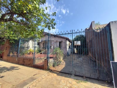 Venta de terreno con casa a demoler o refaccionar en Nazareth, Asunción