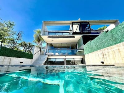 EN VENTA RESIDENCIA DE 4 NIVELES EN SAN BERBARDINO ZONA ANFITEATRO