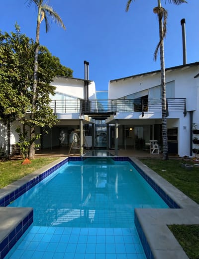 ALQUILO RESIDENCIA EN EL BARRIO MANORA