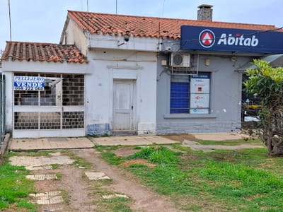 Venta Casa con Local Alquilado sobre Cno. Carrasco pasando el puente