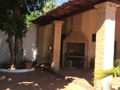 CASA EN BARRIO CAACUPEMI - AREGUA