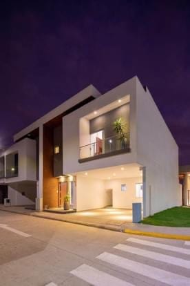 EN ALQUILER O VENTA TOWHOUSE A ESTRENAR 4 SUITE