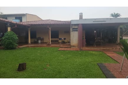 Casa en esquina de 1.104 m² de terreno en Tercer Barrio, Luque
