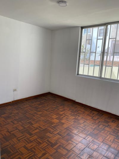 Se alquila local comercial 