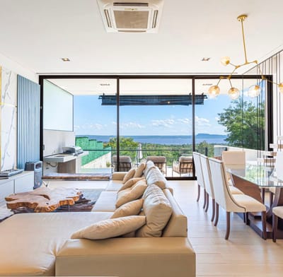 Residencia de Lujo con Vista Panorámica al Lago – San Bernardino