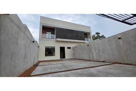 VENDO DÚPLEX A ESTRENAR EN LAMBARÉ ZONA YACHT!!