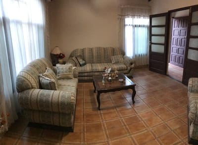 AMPLIA #CASA EN #VENTA, TIENE AMBIENTES PARA #NEGOCIO. SECTOR SEMINARIO 