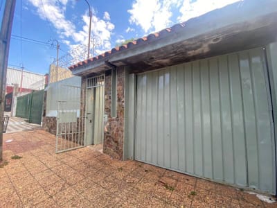 Vendo casa con local gastronómico en el barrio Pettirossi de Asunción