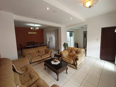 DOS CASAS + GALPÓN