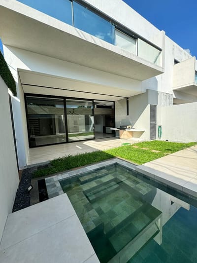 BARRIO MBURUCUYA EN VENTA AMPLIO DUPLEX DE 300 M2