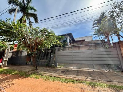 EN VENTA - AMPLIA RESIDENCIA EN FERNANDO DE LA MORA ZONA NORTE