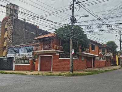 CASA EN BARRIO GRAL. BERNARDINO CABALLERO