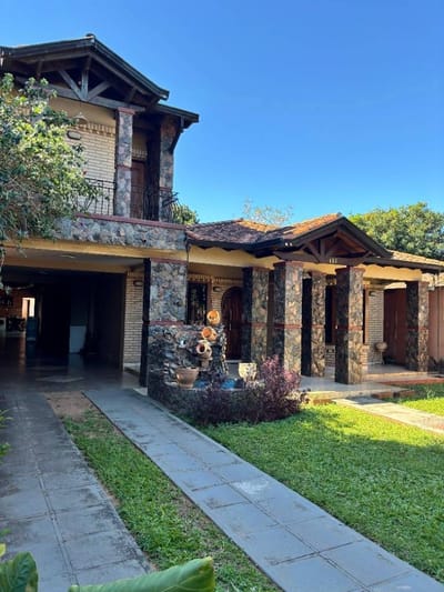 CASA EN VENTA BARRIO SAN LUIS, SAN LORENZO