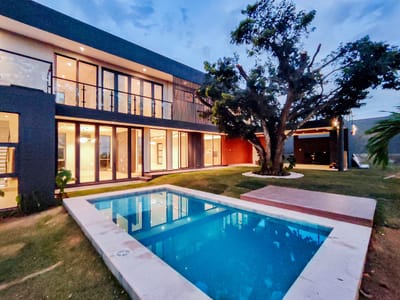 CASA EN VENTA A ESTRENAR EN URUBO GOLF