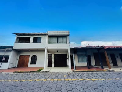 CASA EN EL CASCO VIEJO