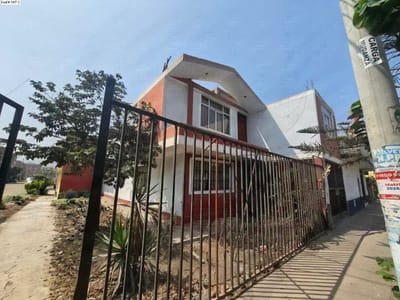 VENTA DE CASA FRENTE A PARQUE CARABAYLLO
