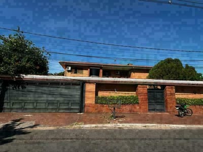 VENDO AMPLIA RESIDENCIA EN SANTÍSIMA TRINIDAD – ASUNCIÓN