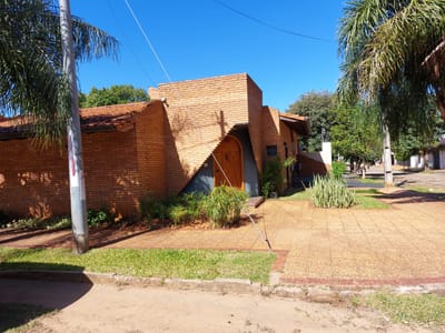 HERMOSA CASA EN ESQUINA EN BO HERRERA TODA EN PLANTA BAJA 