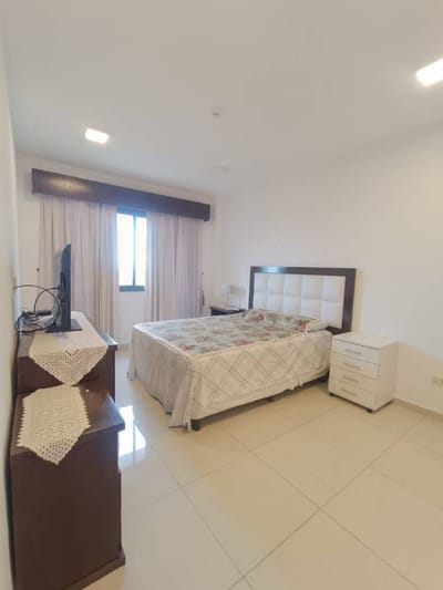 ALQUILO HERMOSO DEPARTAMENTO AMOBLADO 3 DORMITORIOS + SERVICIO 