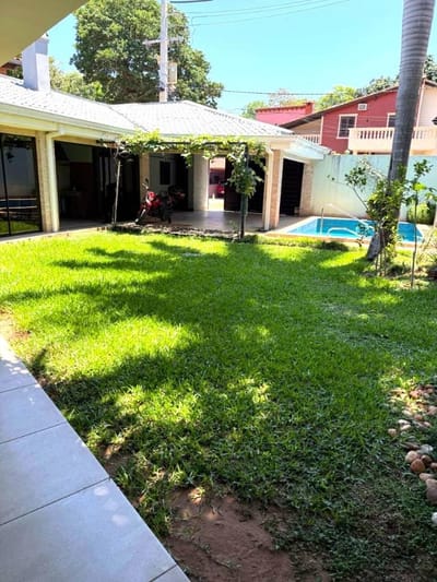 EN VENTA - RESIDENCIA DE DISEÑO EN URBANIZACIÓN ARANJUEZ