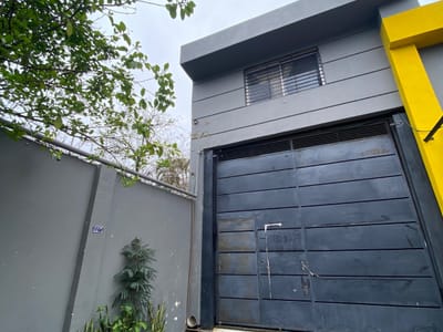 Alquilo Depósito sobre Avda. José Félix Bogado, Asunción – 650 m²
