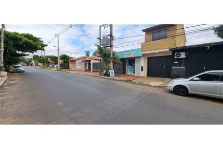 VENDO HERMOSA CASA CON SALONES COMERCIALES