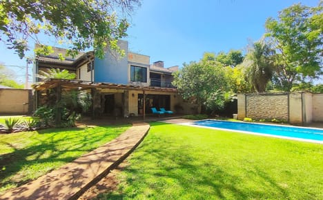 Vendo Amplia y Lujosa Residencia en Lambaré, Zona Yacht y Golf Club 